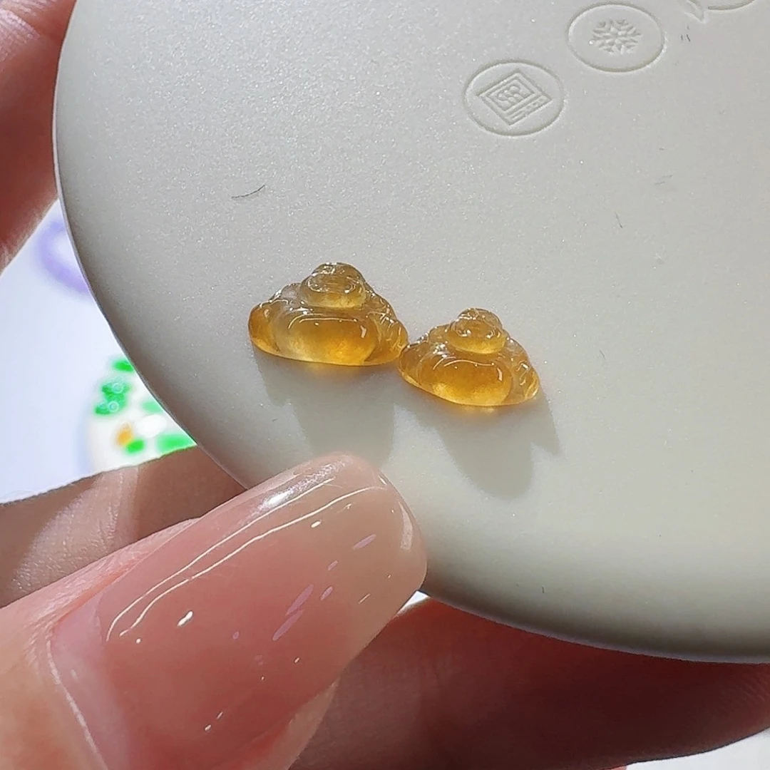 翡翠颈饰未镶嵌佛公一对