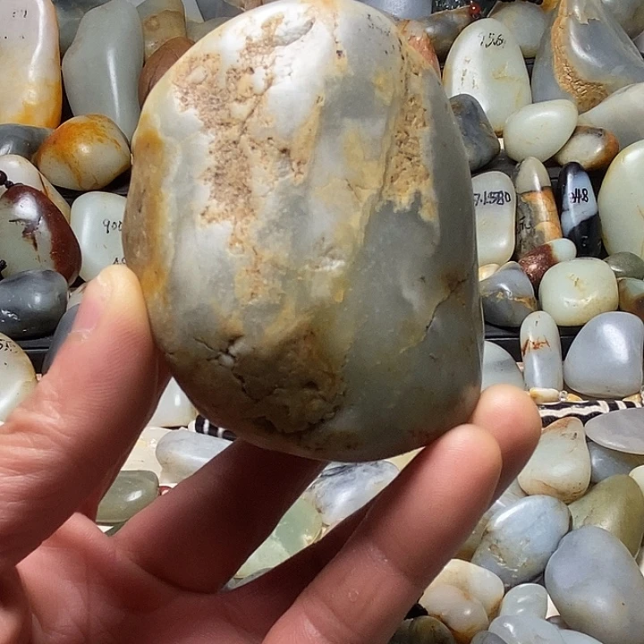 和田玉未镶嵌颈饰把件