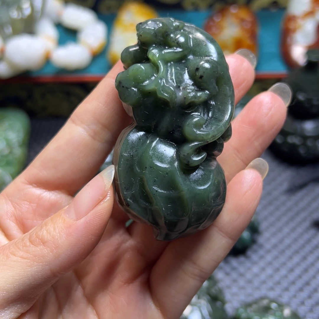 和田玉未镶嵌把件