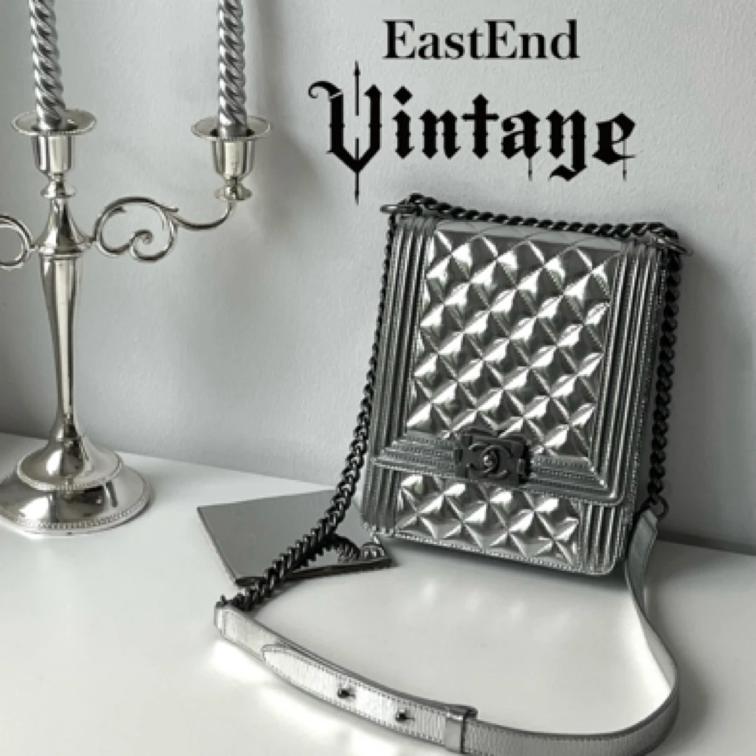 95新 Chanel/香奈儿 東区-27开有卡银色竖版leboy/26188