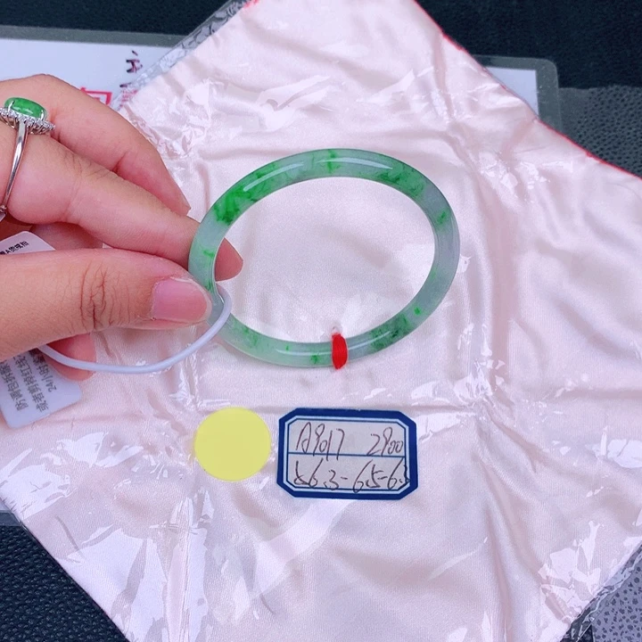 翡翠手镯未镶嵌缅甸翡翠