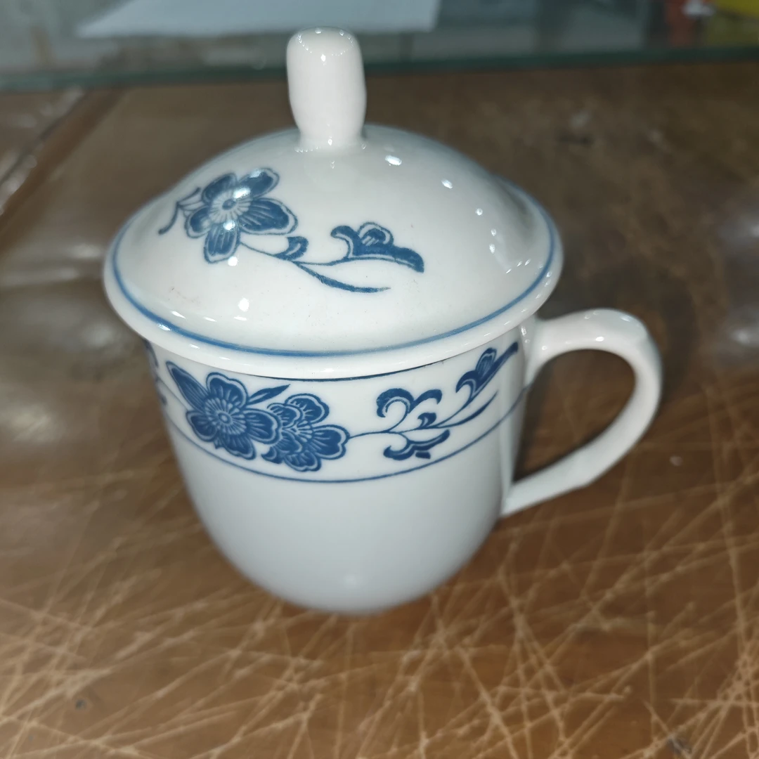 釉下五彩蓝牧纹茶杯