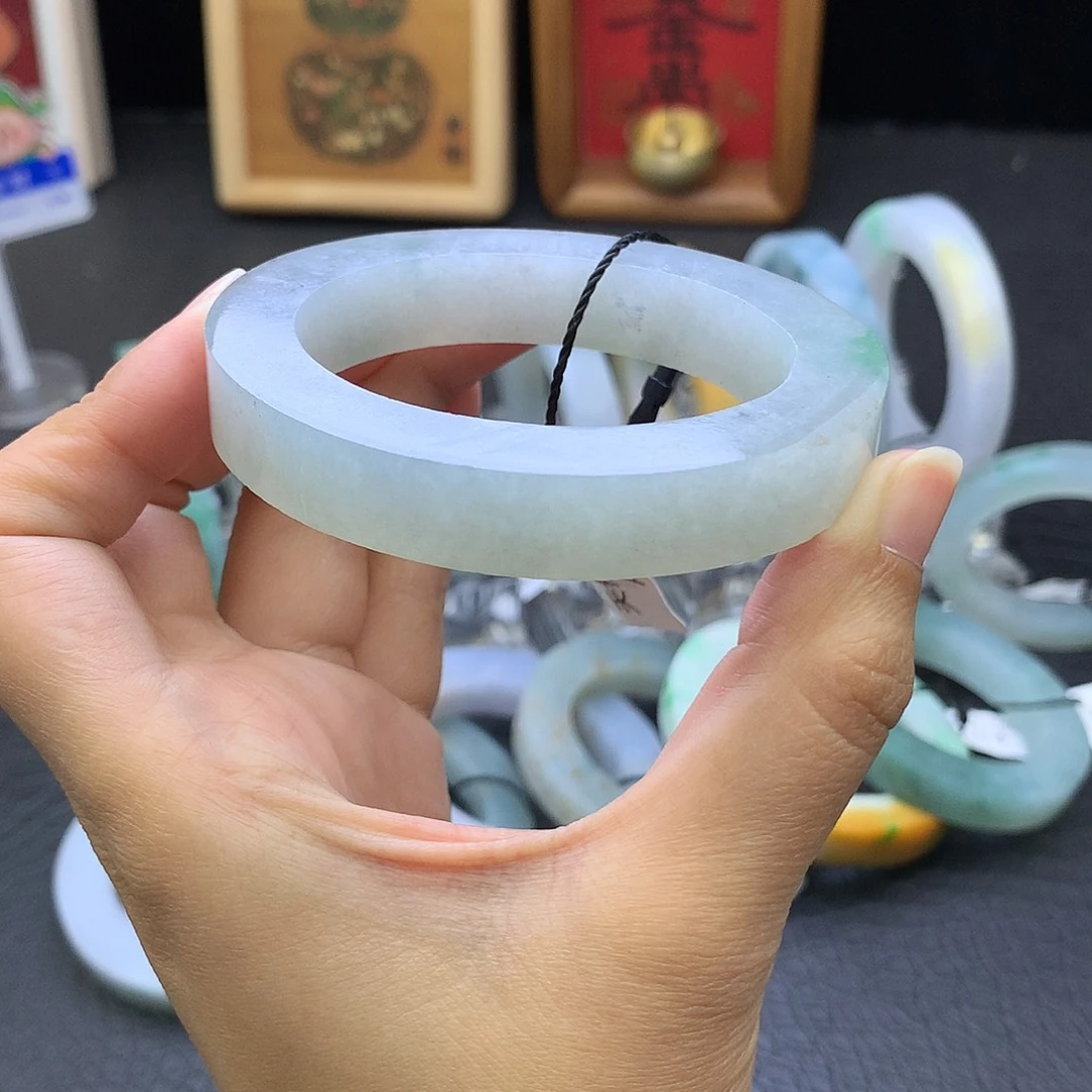 定制翡翠未镶嵌翡翠手镯