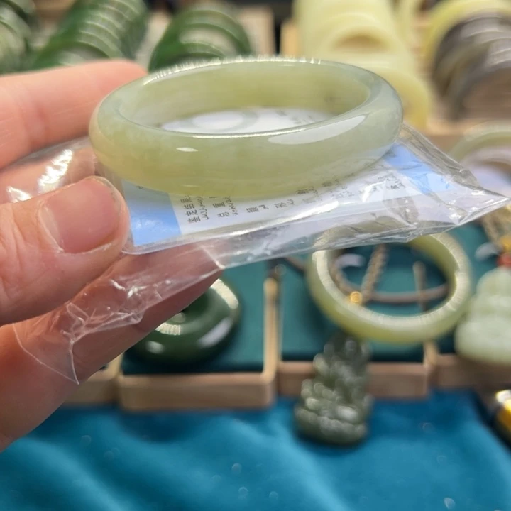 和田玉手镯未镶嵌52圈围80641