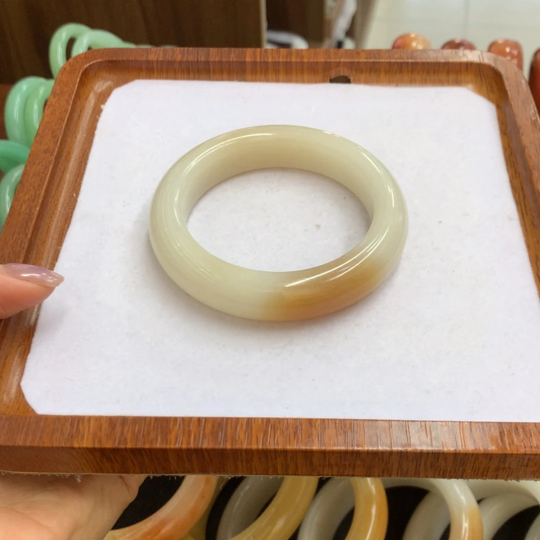 石英质玉未镶嵌手镯