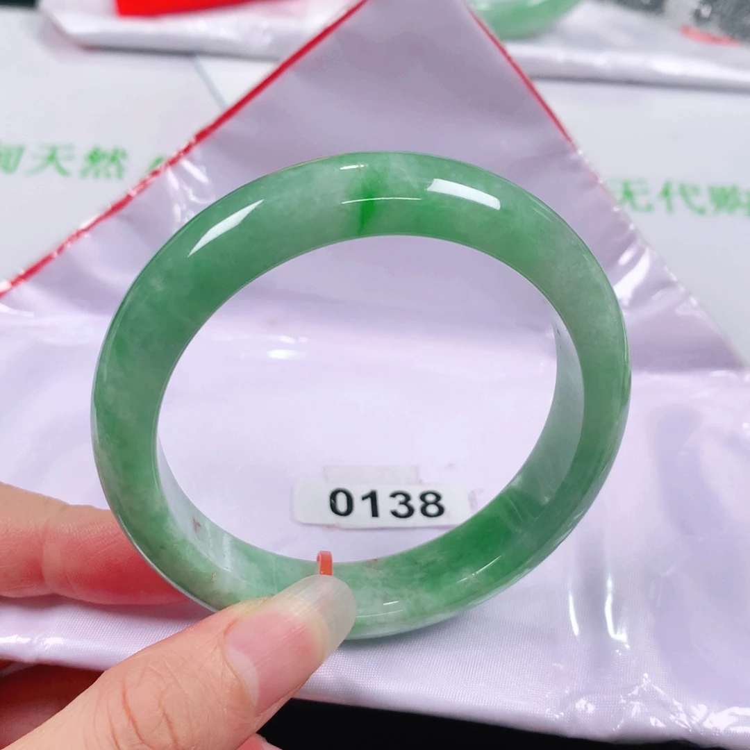 翡翠手镯未镶嵌   编号0138 正圈57
