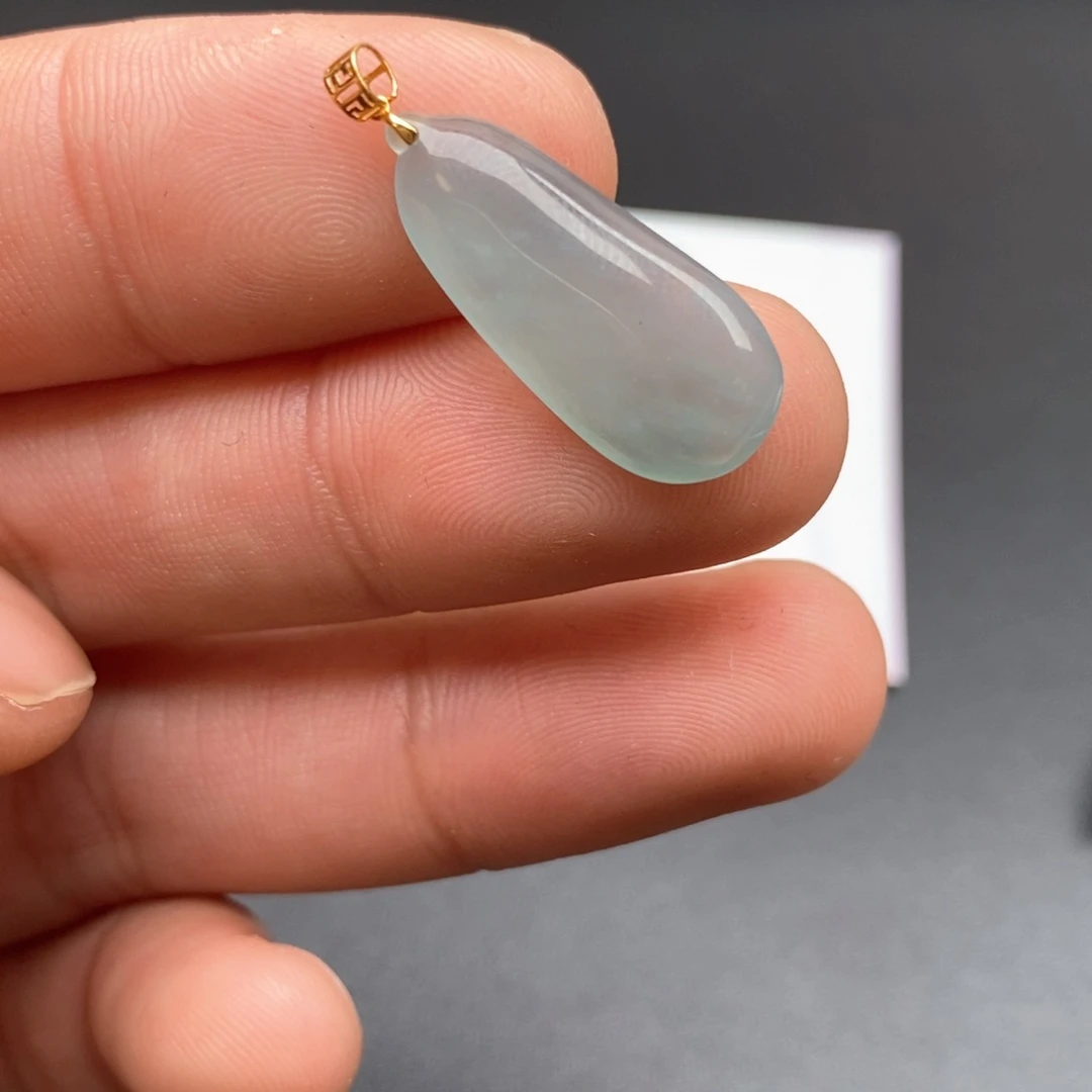 颈饰18K金镶嵌翡翠