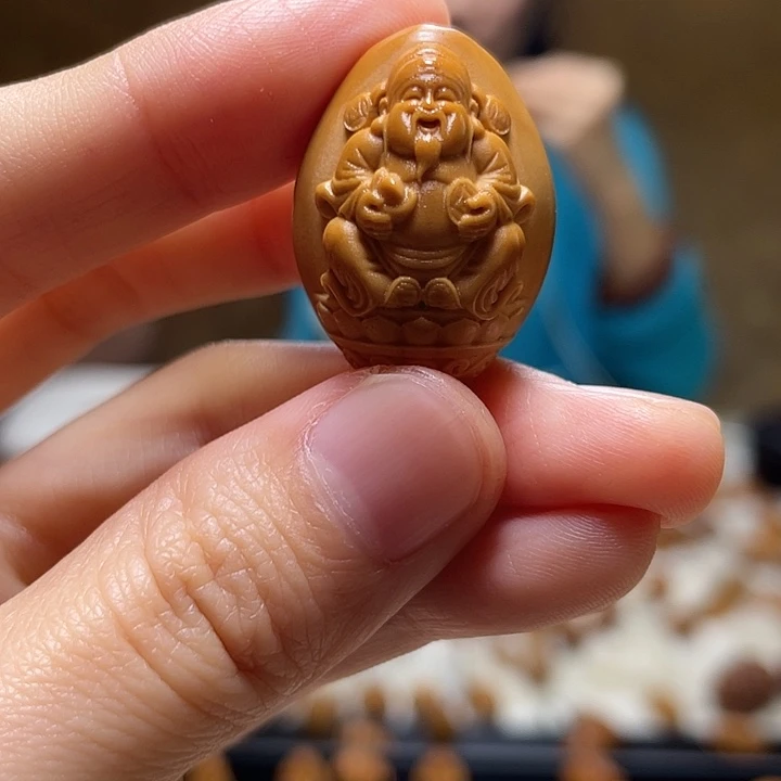 橄榄核吊坠锦鲤财神