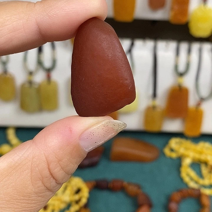枣***树蜜蜡未镶嵌珠宝奇石吊坠