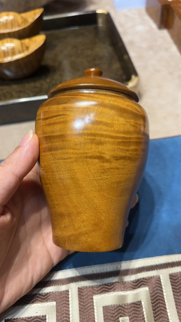 金丝楠木水波茶叶罐