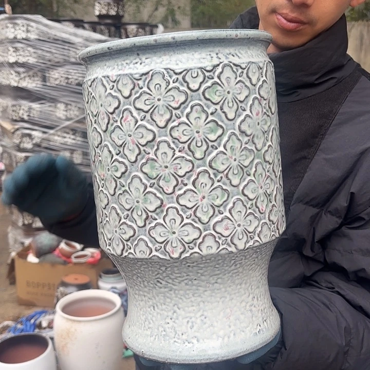 紫砂茶碗口径20高度30白彩菠萝