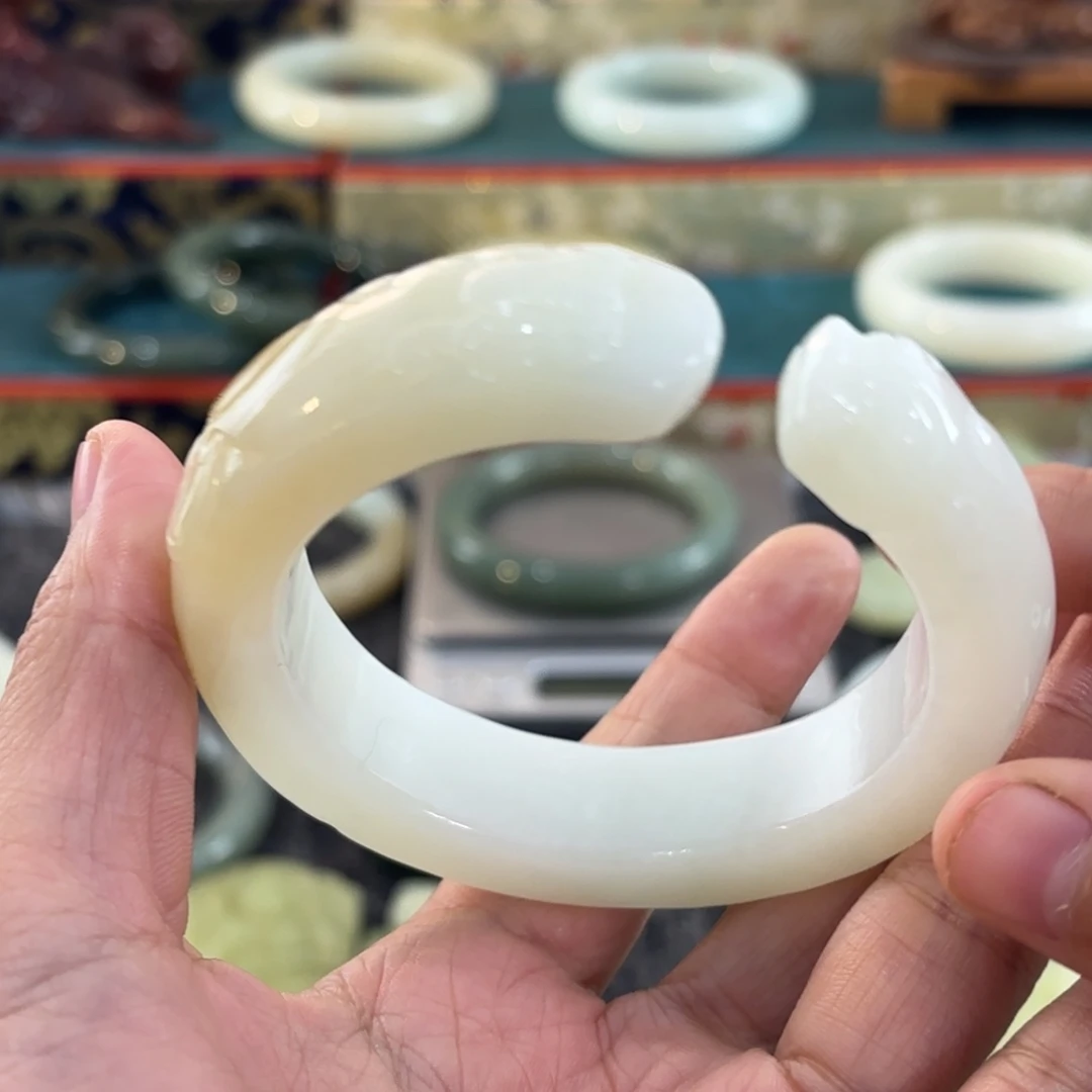 和田玉（糖玉）未镶嵌手镯