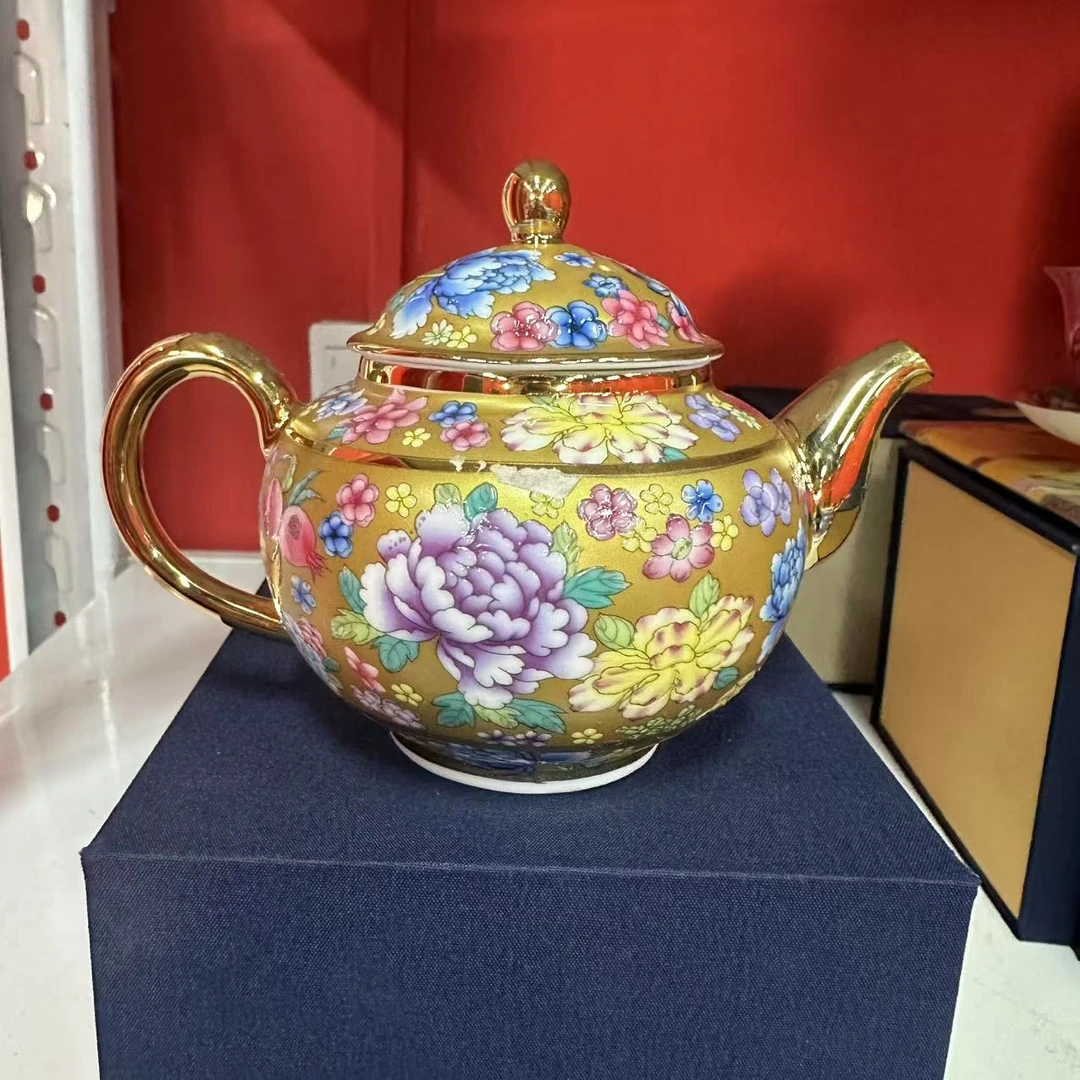 珐琅彩万花壶/一件/其中一件