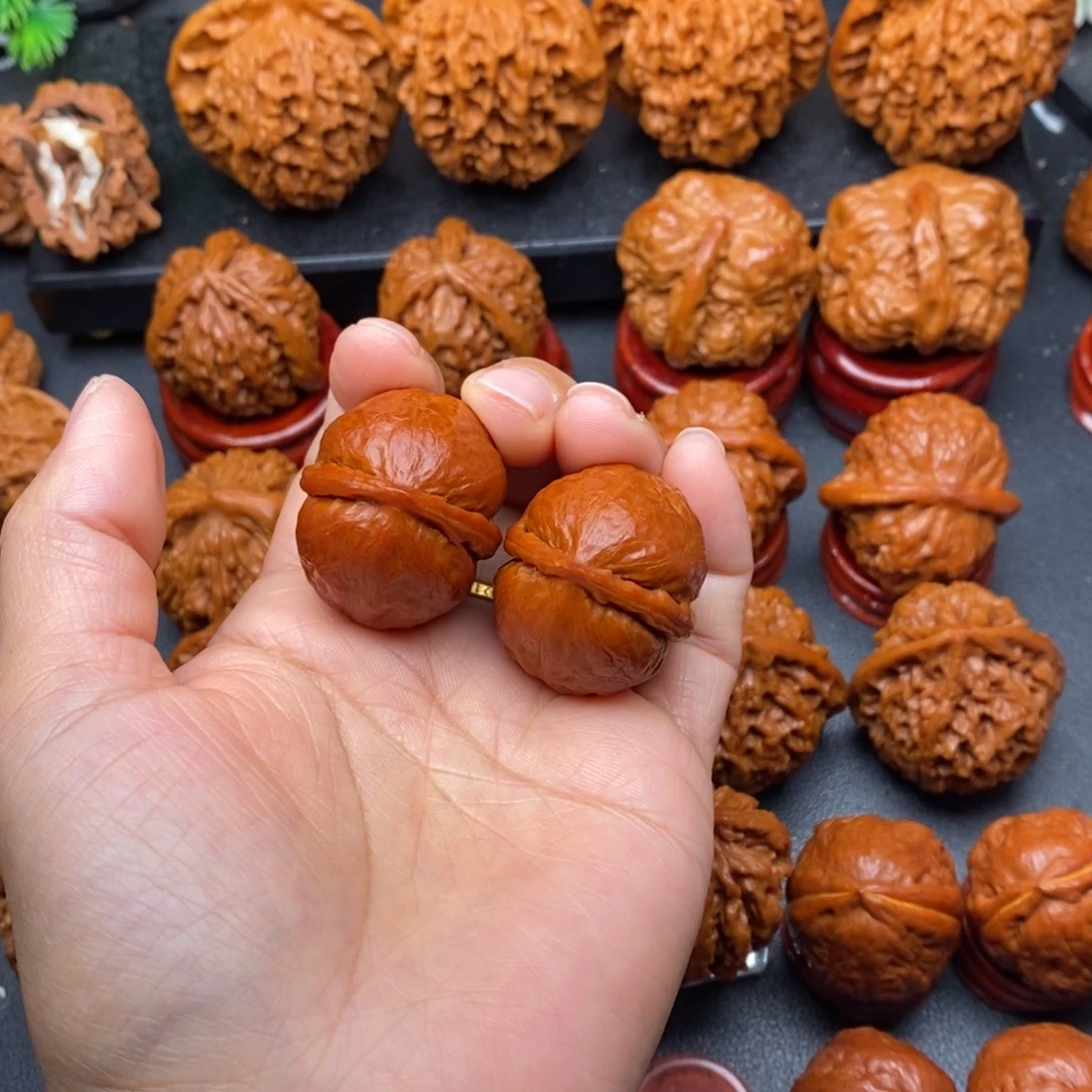 把件文玩核桃海豚