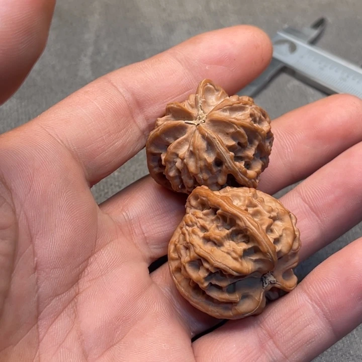 富***复吊坠桃核盘山三棱