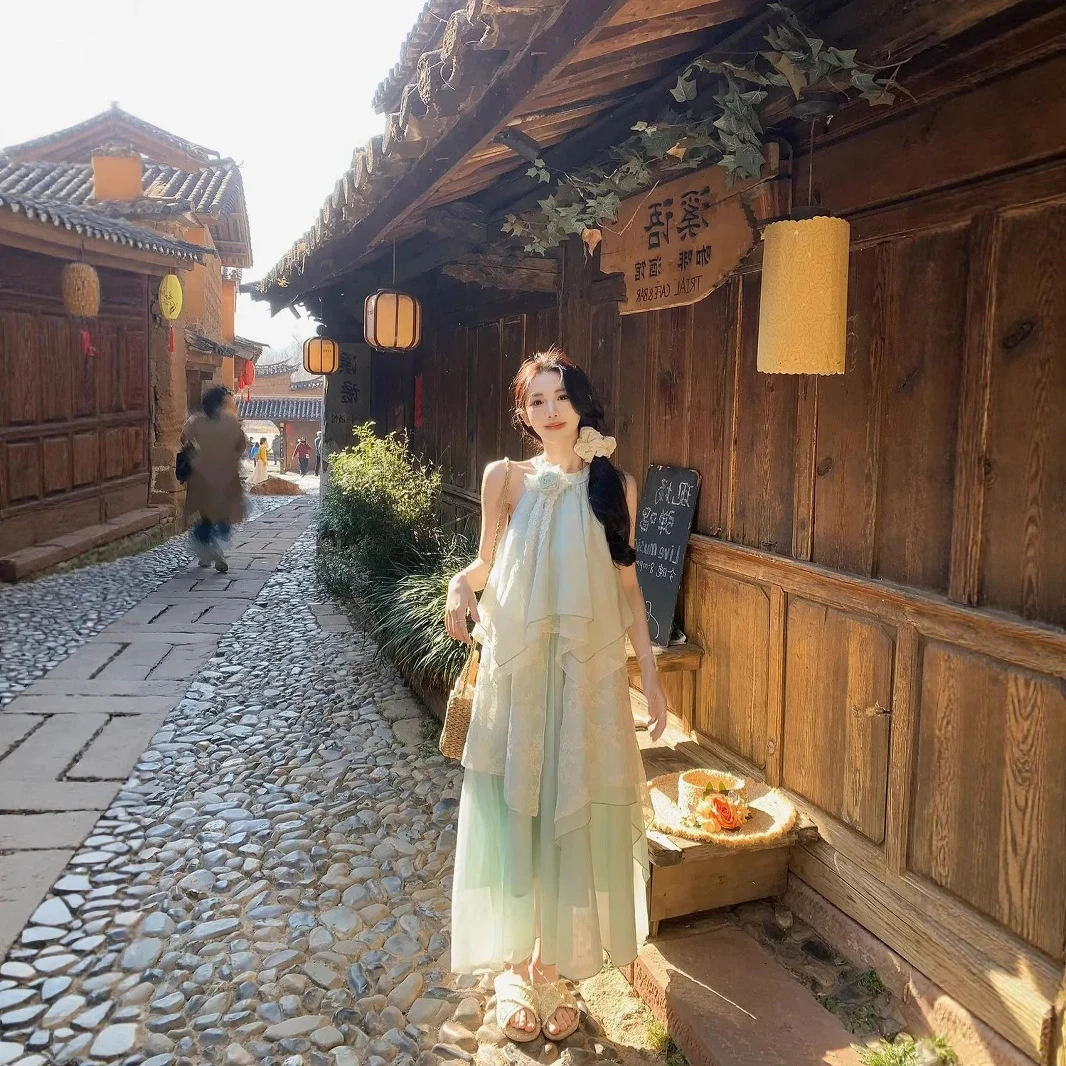 夏季仙度假风纯欲露肩挂脖长裙新款设计感不规则显瘦长款连衣裙