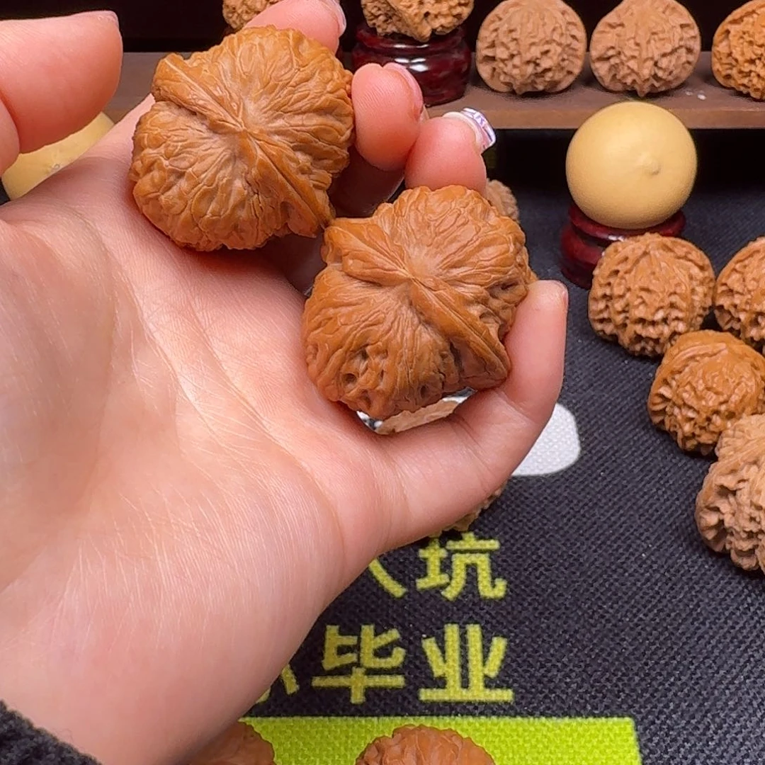 文玩核桃吊坠40元宝