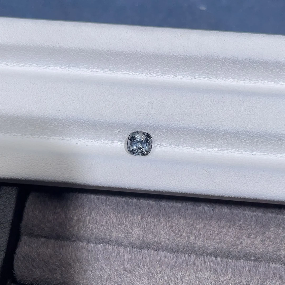 尖晶石裸石0.93ct金属灰尖晶石缅甸