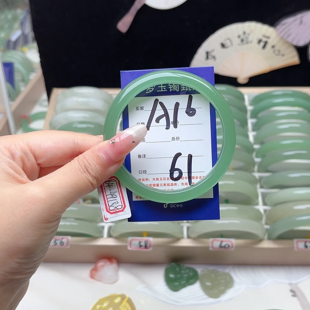 未镶嵌手镯石英质玉