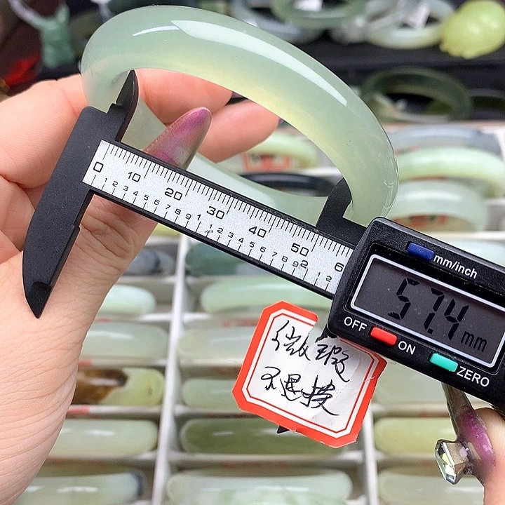 蛇纹石玉手镯未镶嵌501