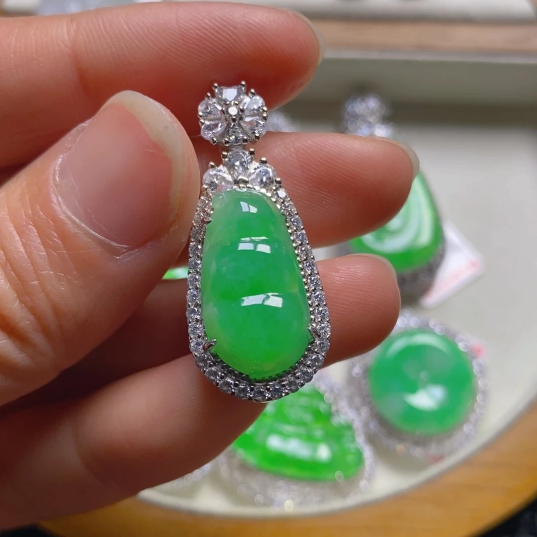 翡翠颈饰银S925镶嵌福豆吊坠