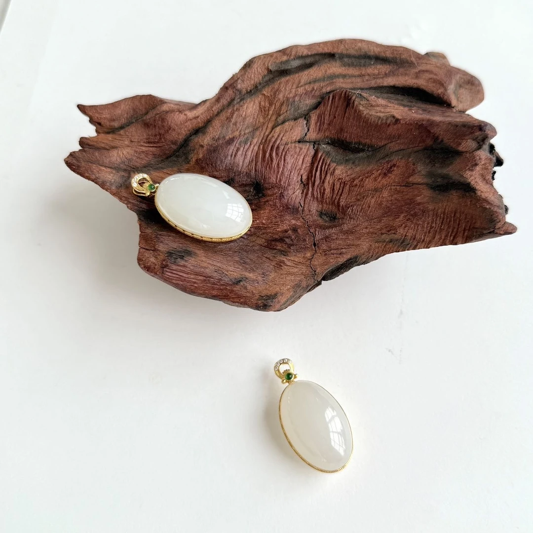 18K金和田玉吊坠-多样性发一件-24.5x16x12.5mm-DS36814-15（JG）