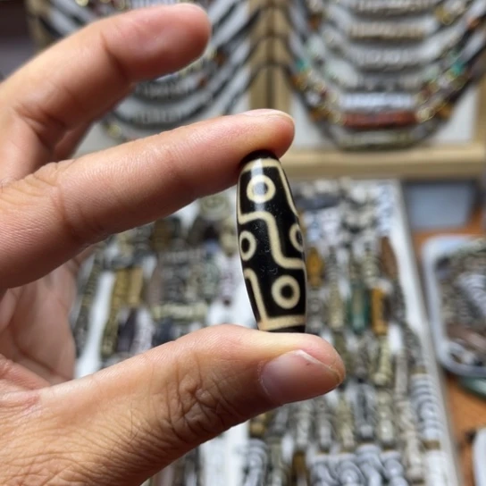 白***新玛瑙/玉髓未镶嵌颈饰