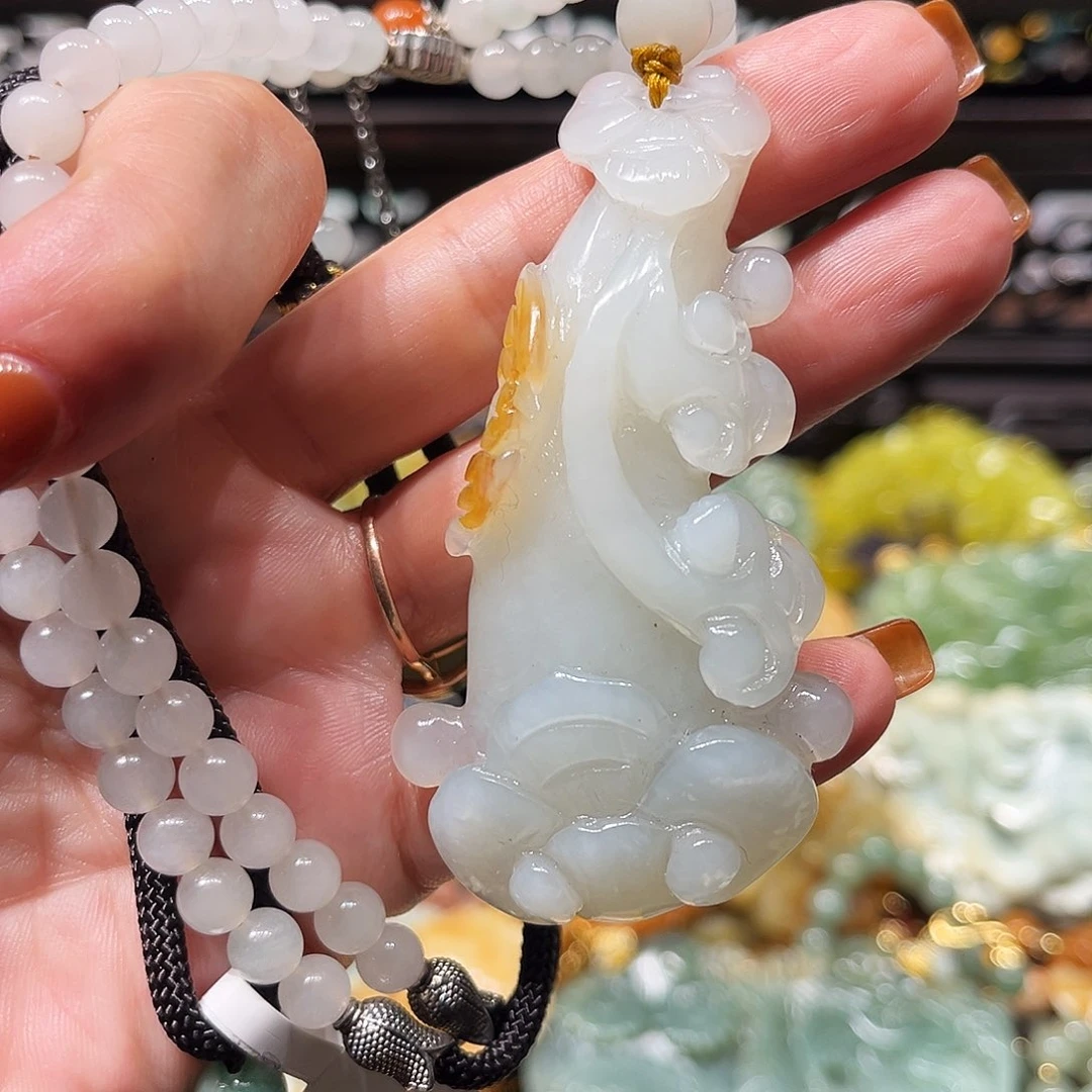 未镶嵌岫玉吊坠(赠链)