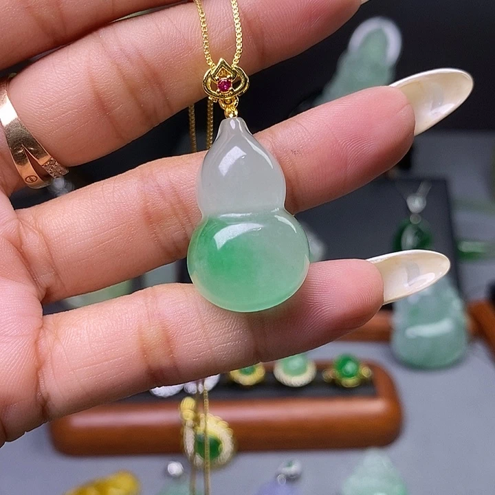吊坠(赠链)未镶嵌翡翠