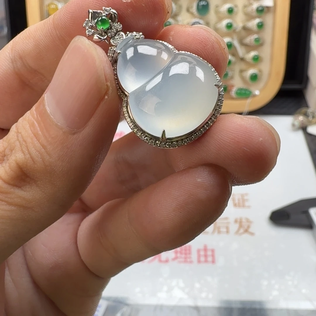 18K金镶嵌戒指翡翠天然缅甸翡翠A货