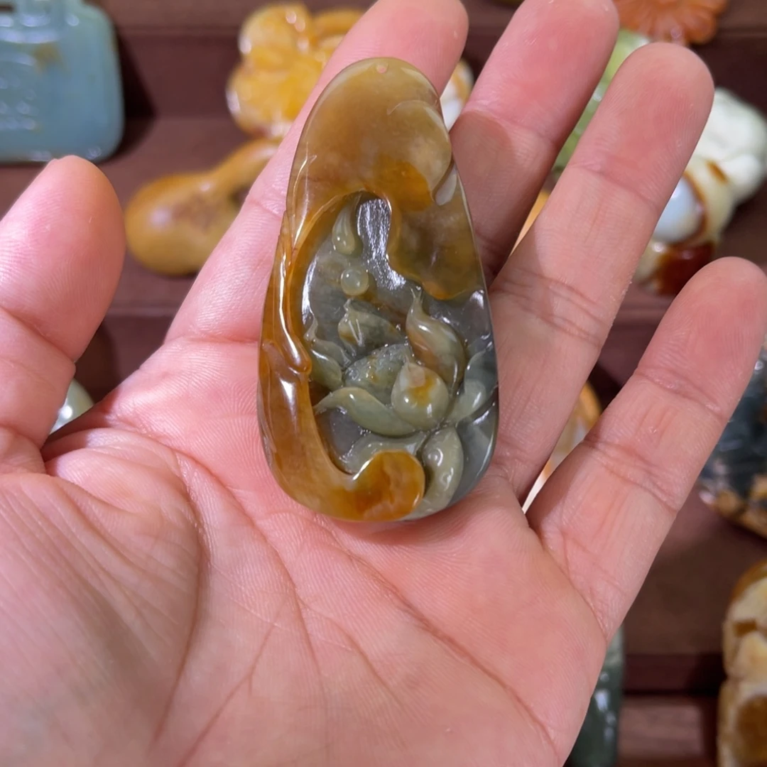 蛇纹石玉未镶嵌颈饰