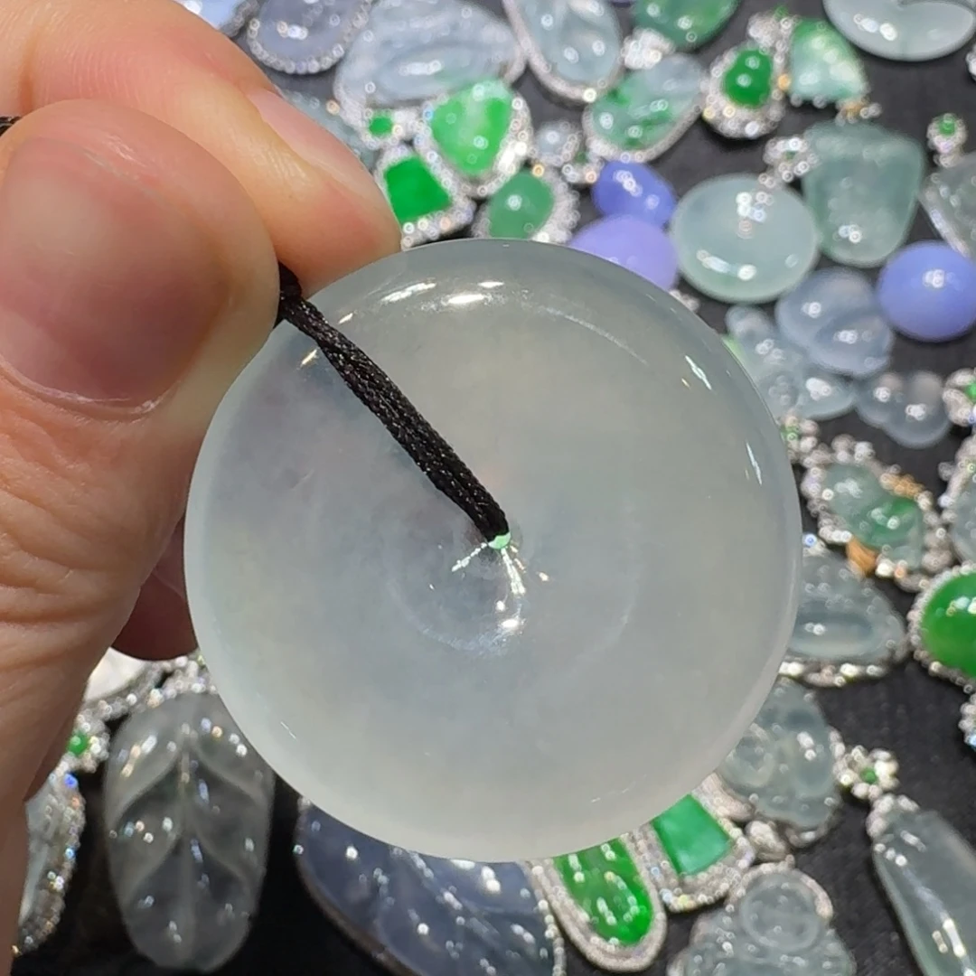 翡翠未镶嵌颈饰平安扣