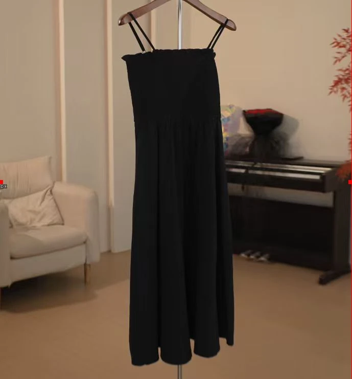 C748 ML系列前后打揽遮肉显瘦黑色吊带连衣裙