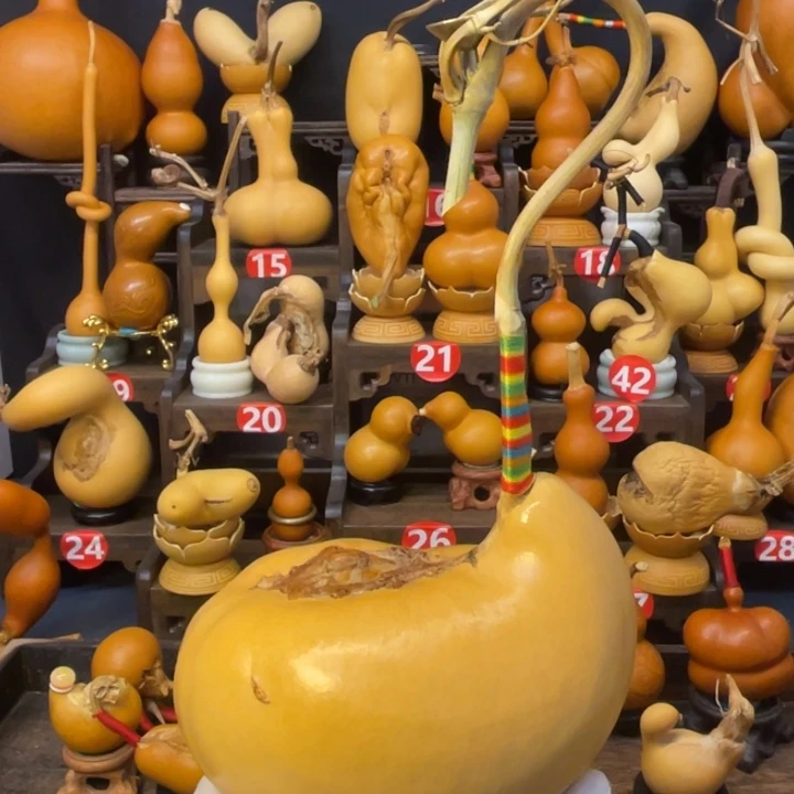 像***样双骑腰子摆件葫芦