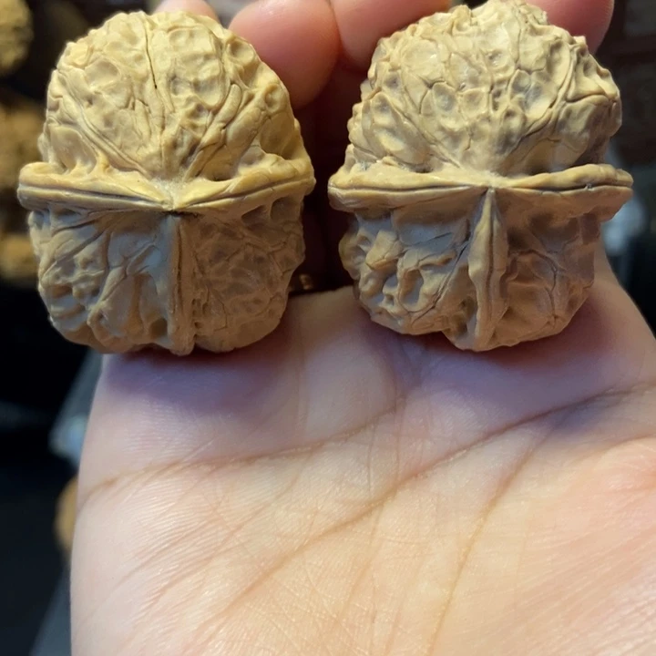 文玩核桃吊坠香炉三棱微瑕