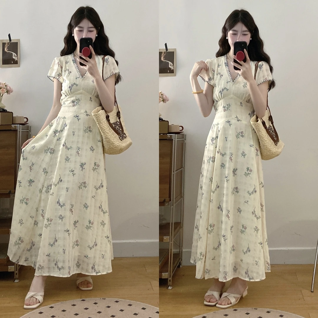 2025新款春夏温柔时尚气质甜美遮肚子显瘦法式V领复古碎花连衣裙