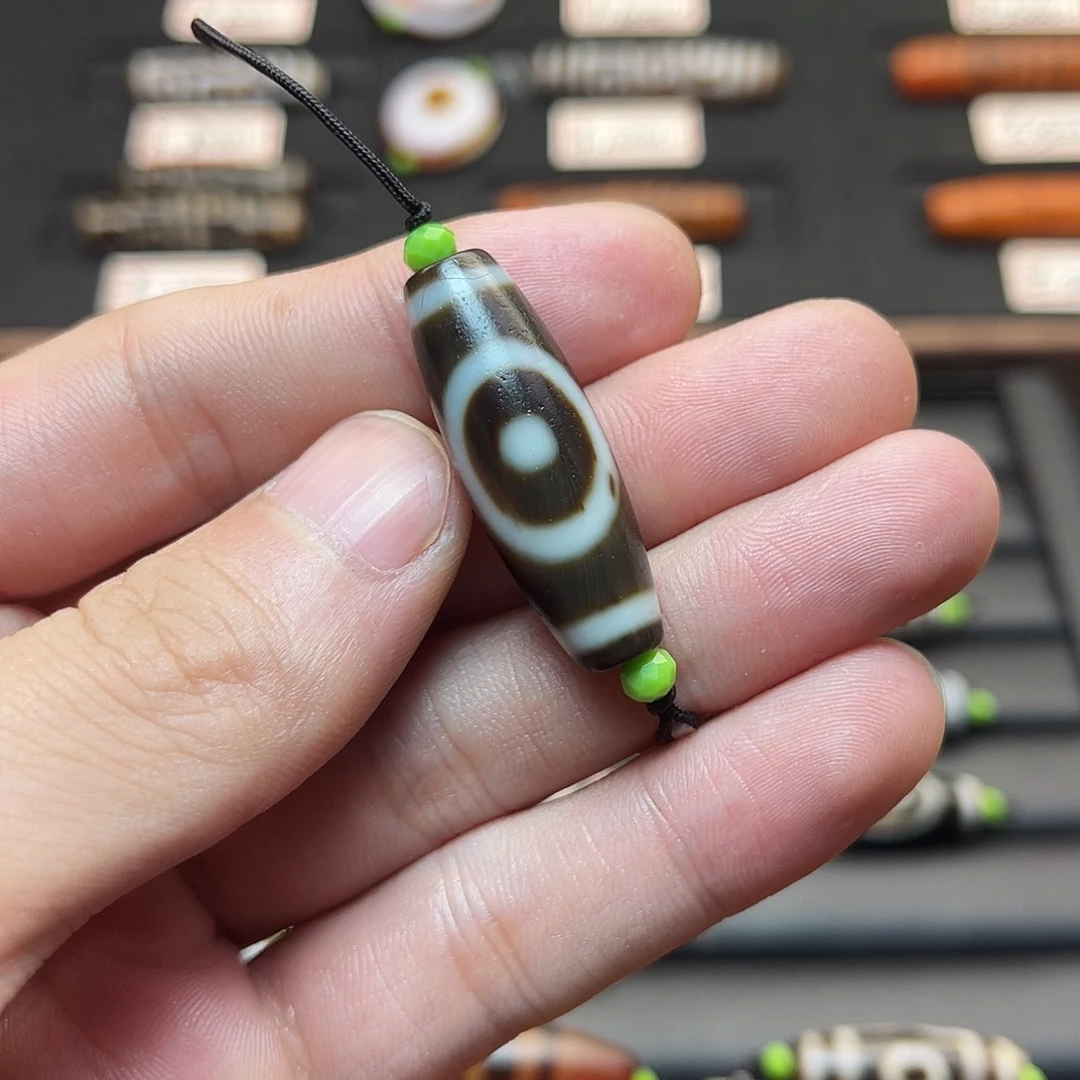 །***，玛瑙/玉髓未镶嵌珠宝半成品