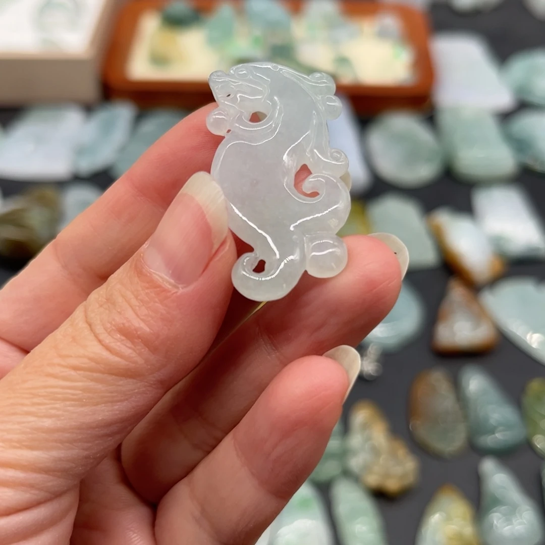 翡翠未镶嵌颈饰仿古龙