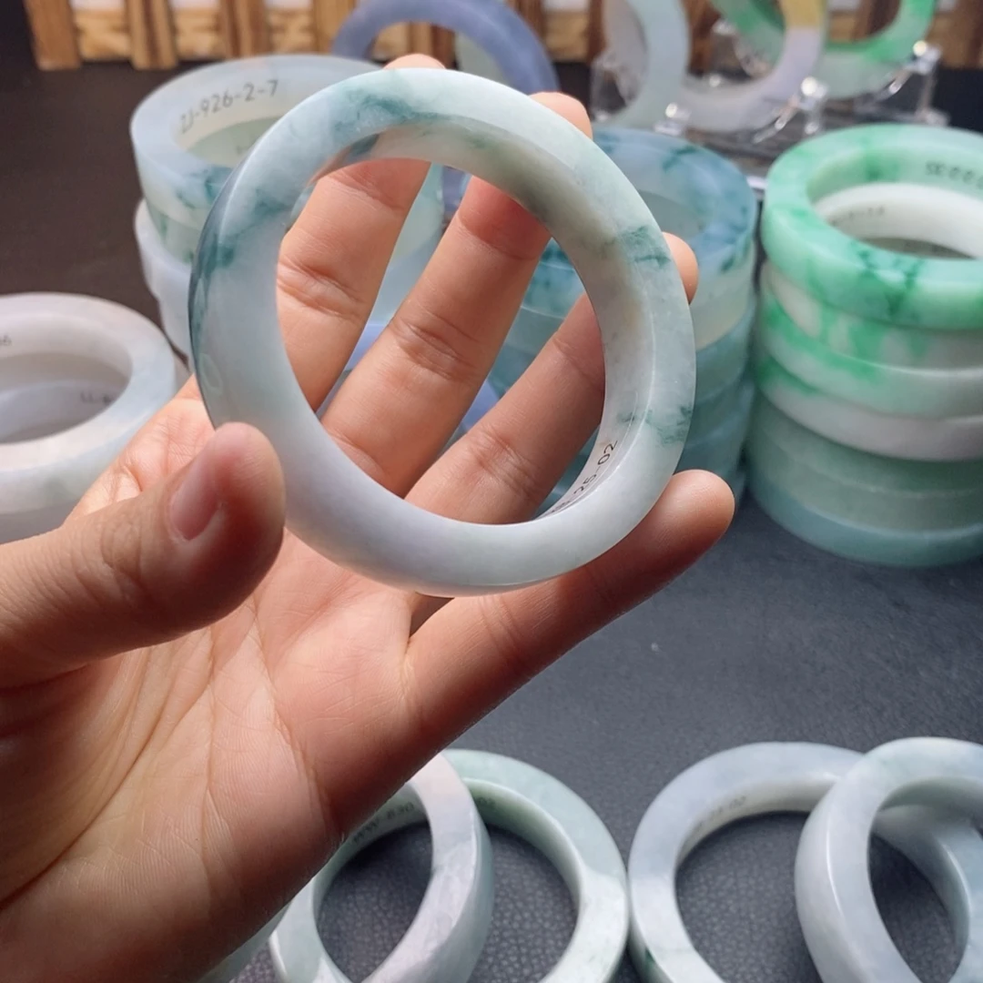 二***哥定制翡翠未镶嵌手镯