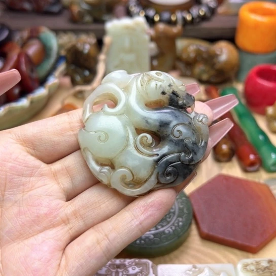 未镶嵌蛇纹石玉颈饰