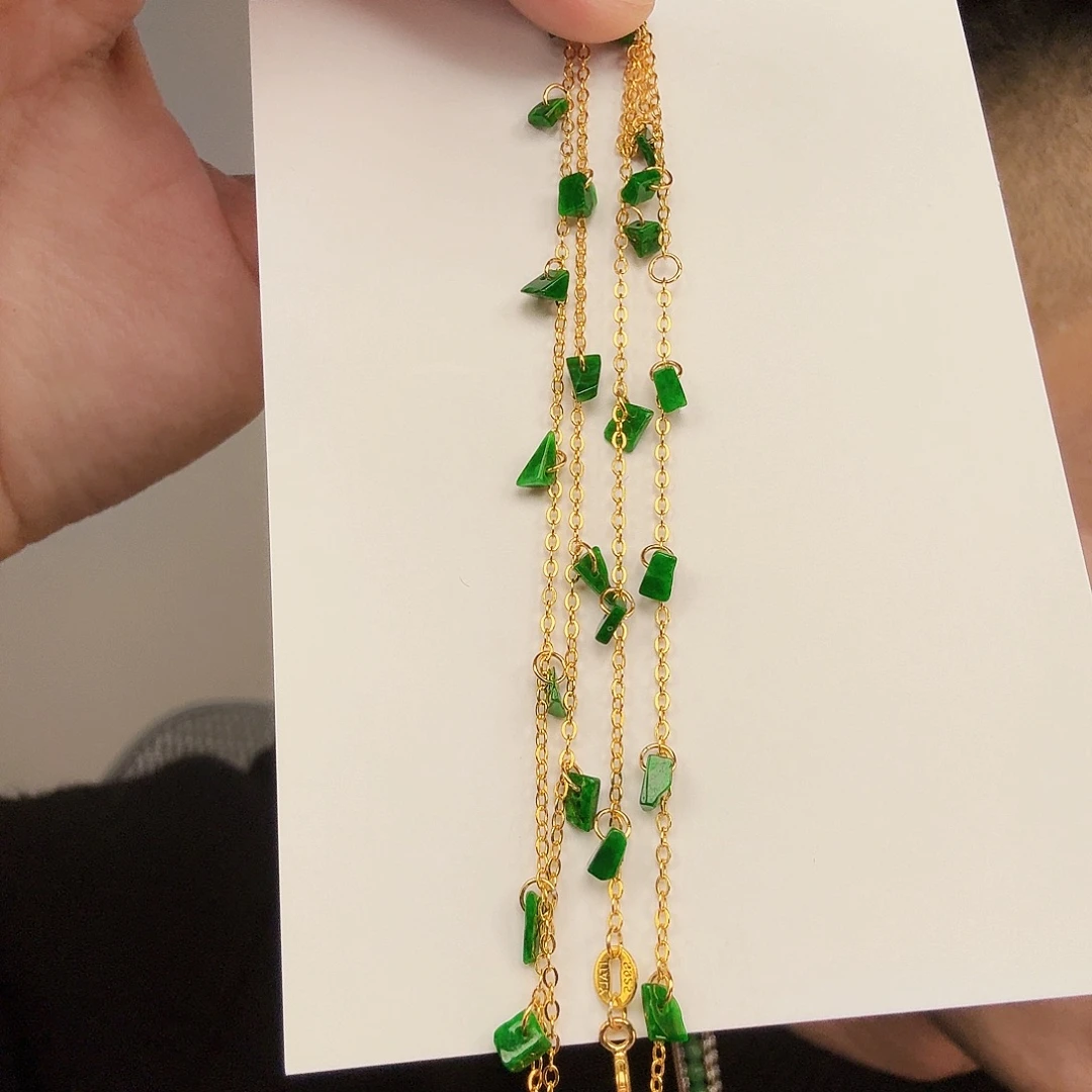 翡翠未镶嵌颈饰一件