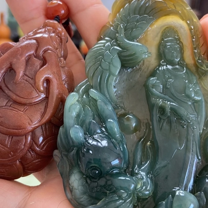 年***鱼蛇纹石玉未镶嵌颈饰