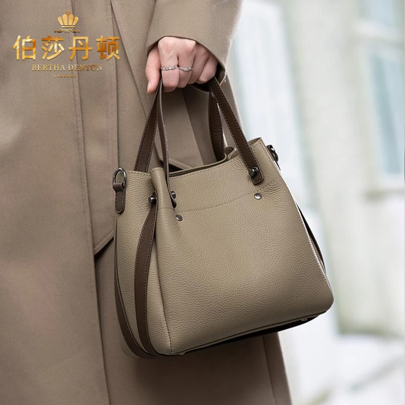 伯莎丹顿水桶包包女士手提包新款时尚斜挎包百搭休闲感真皮单肩包