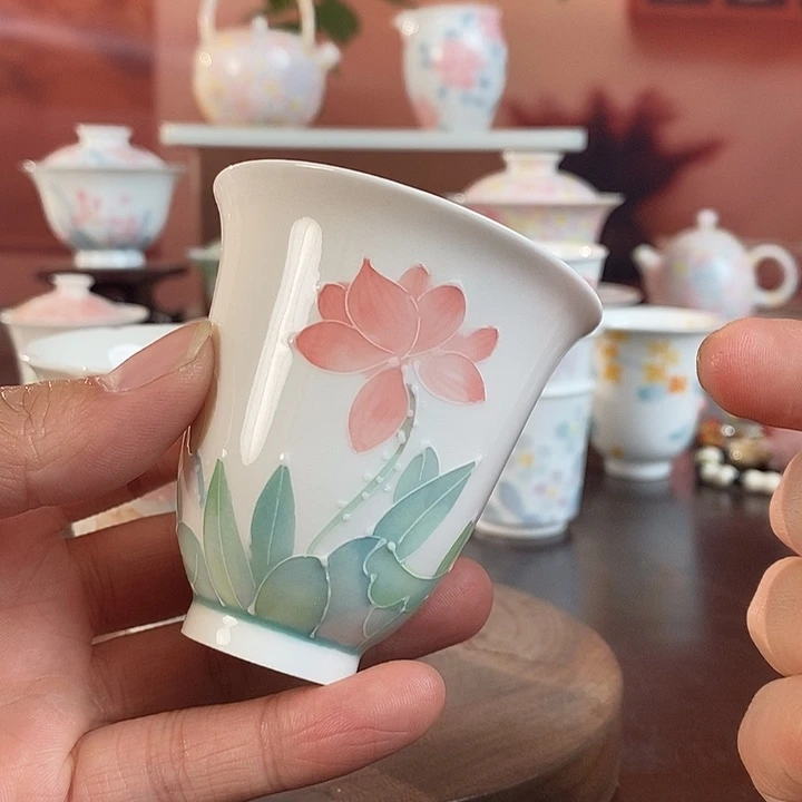 荷韵品茗杯手绘釉下高温