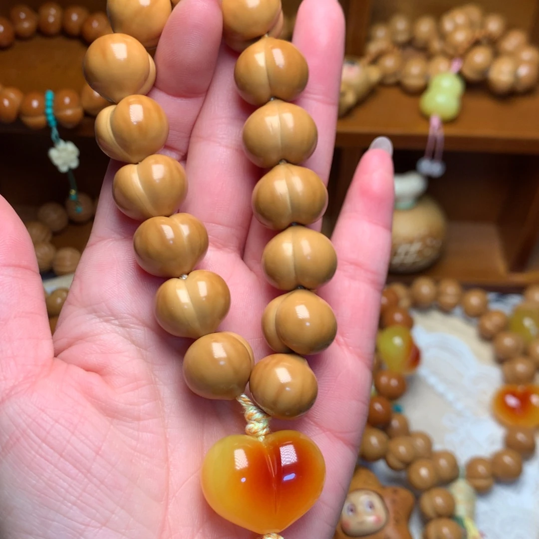 猴头核桃吊坠16高定屁桃手持爱心