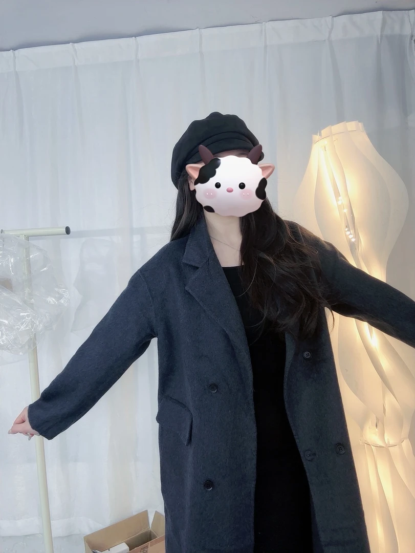 深色羊绒长款大衣