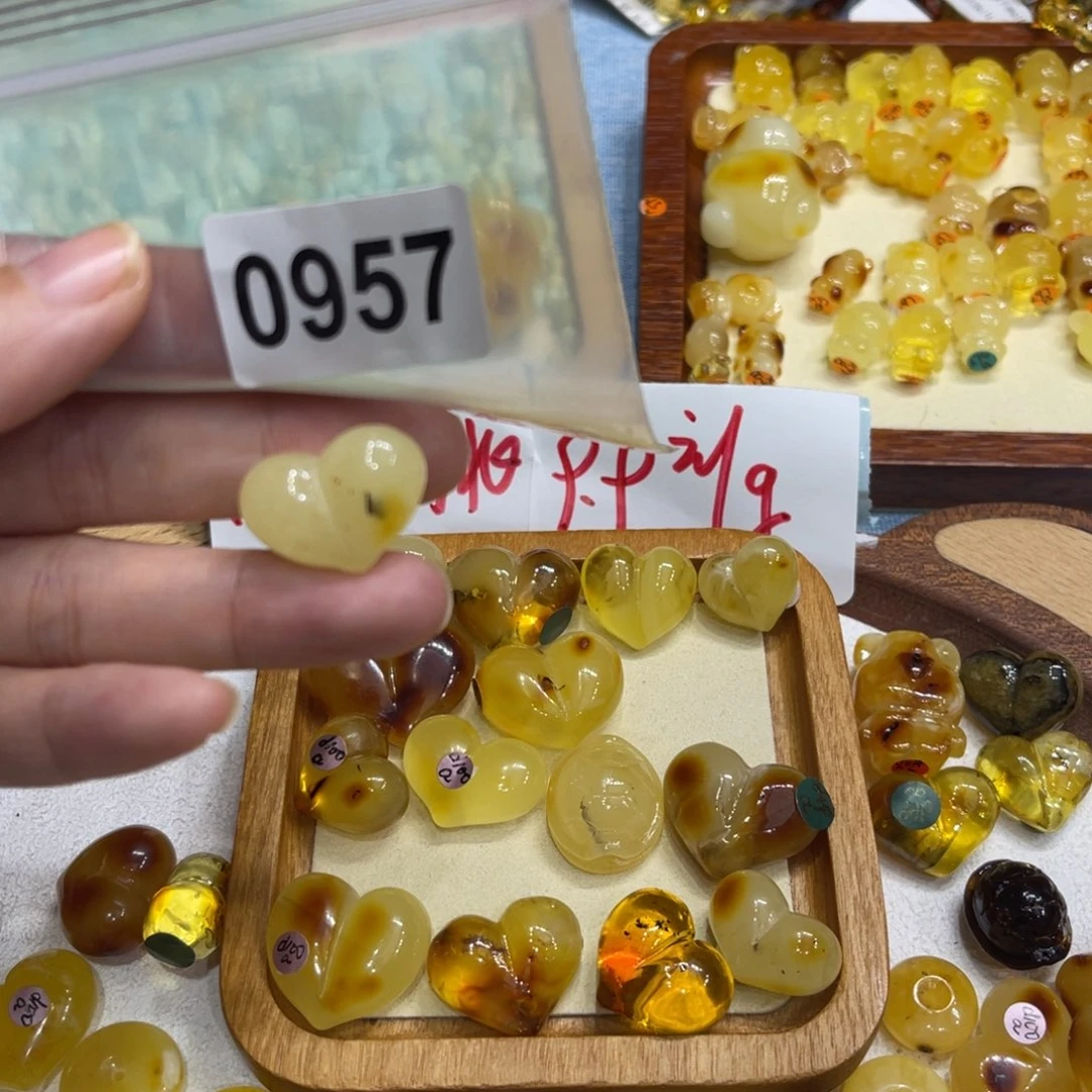 琥珀未镶嵌珠宝奇石