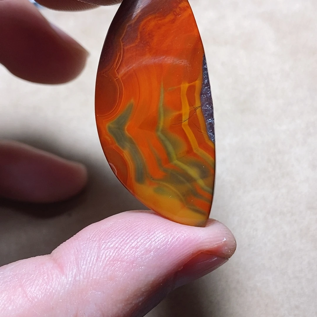 玛瑙/玉髓颈饰未镶嵌好*生