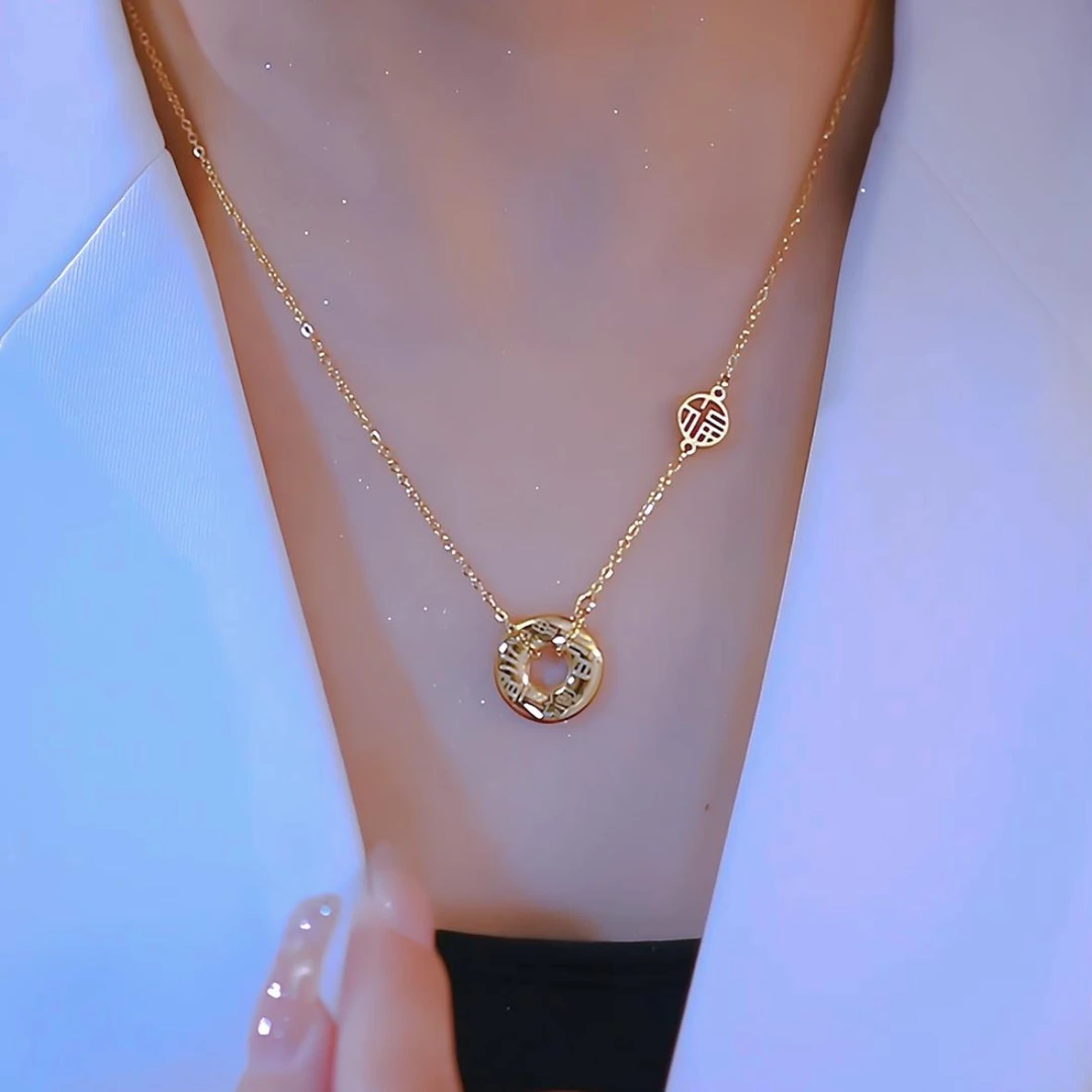 钛钢项链 轻奢小众镀18k福宝福字平安扣转运吊坠项链