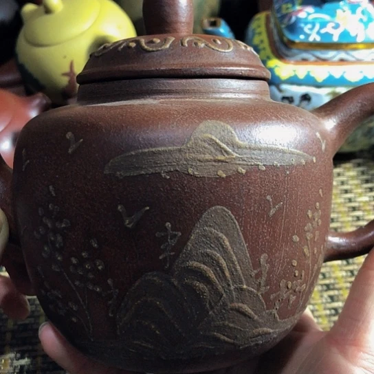 紫砂茶壶原矿泥料手工制作的紫砂壶。